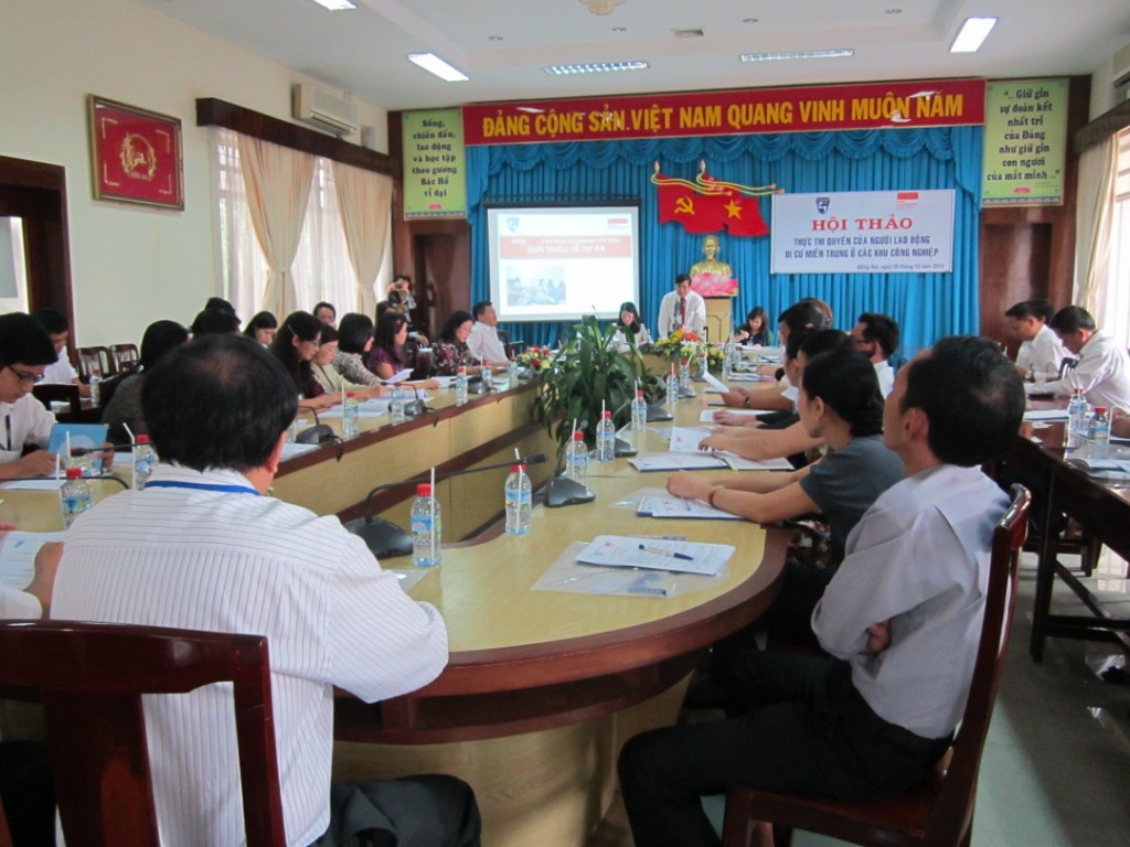 hoi thao nguoi lao dong mien trung [Desktop Resolution].jpg